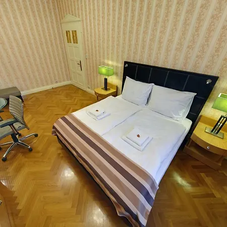 Krysztalowy *