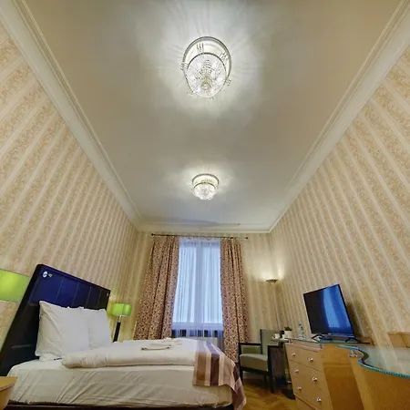 Tessa Kosciuszki Apartment *