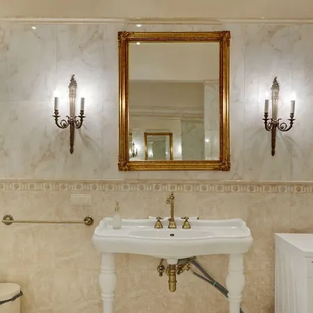 Tessa Kosciuszki Apartment *
