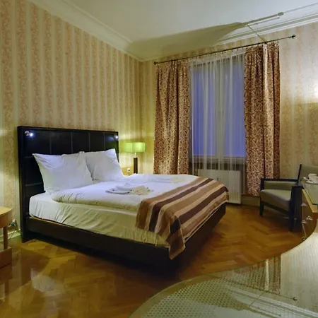 Tessa Kosciuszki Apartment *